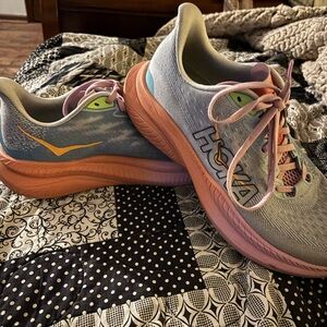 Women’s Hoka Mach 6 size 9B